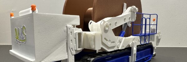 Dévidoir à câble – vue 3/4 – Tignieu (38) – Global Industrie Lyon – 3D Printlab Dévidoir à câble miniature réalisé en 3D par 3D Printlab pour un client de Tignieu (Isère), vue de 3/4, destiné au salon Global Industrie à Lyon.